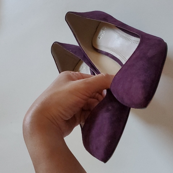 Marc Fisher LTD Suede Block Heel Pump - Picture 2 of 4